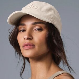 ALO WOMENS HAT BEIGE